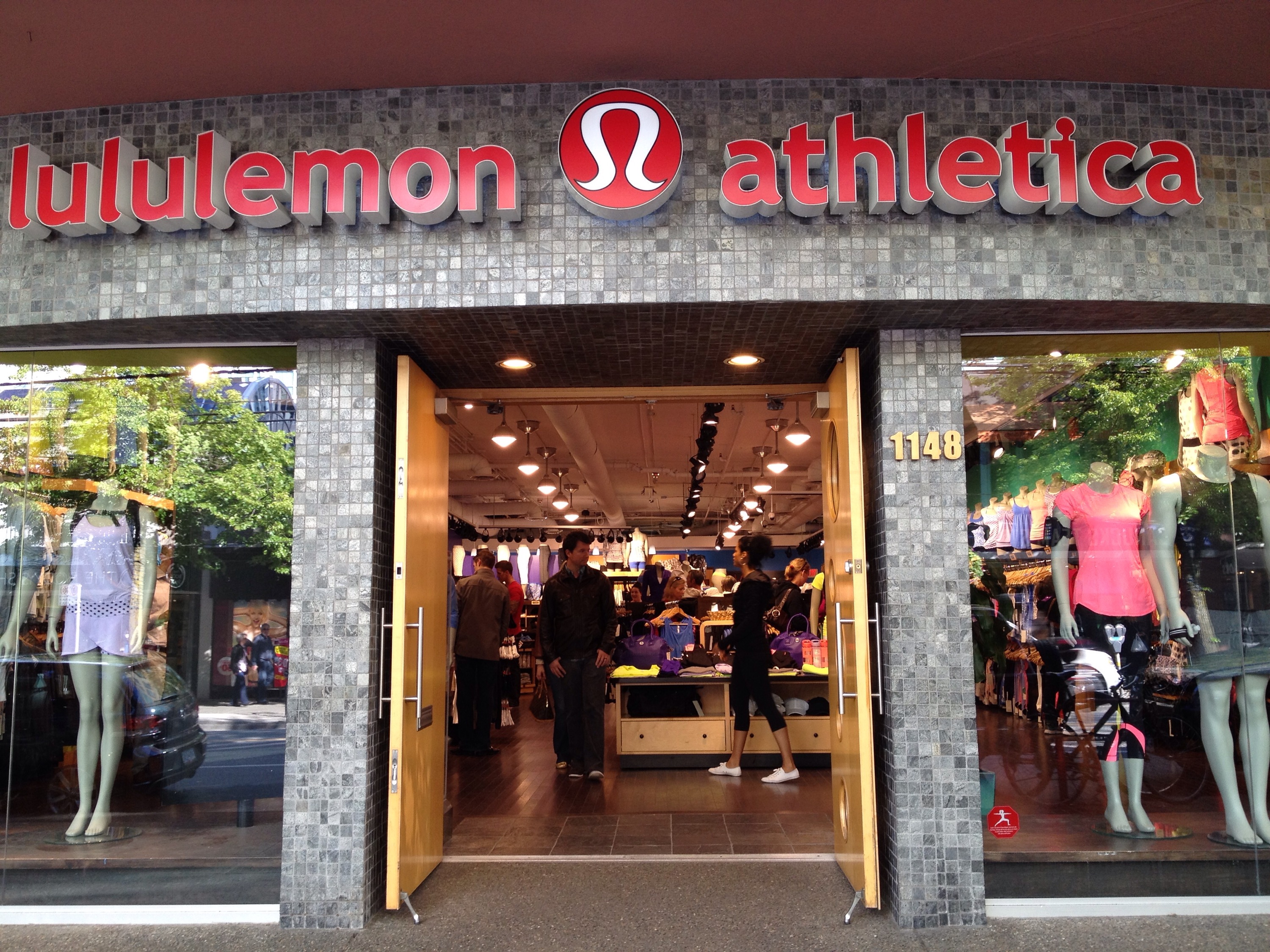 stores that carry lululemon