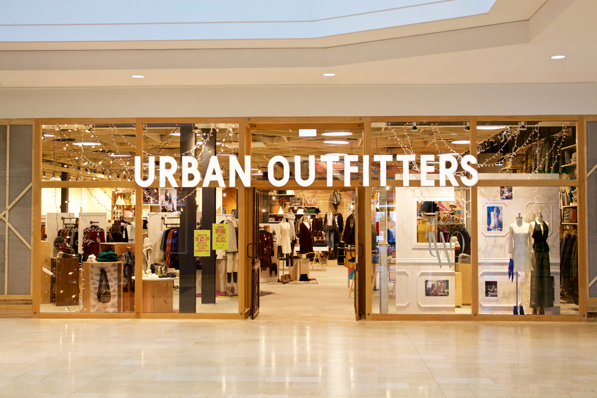 urbanoutfitters storefront